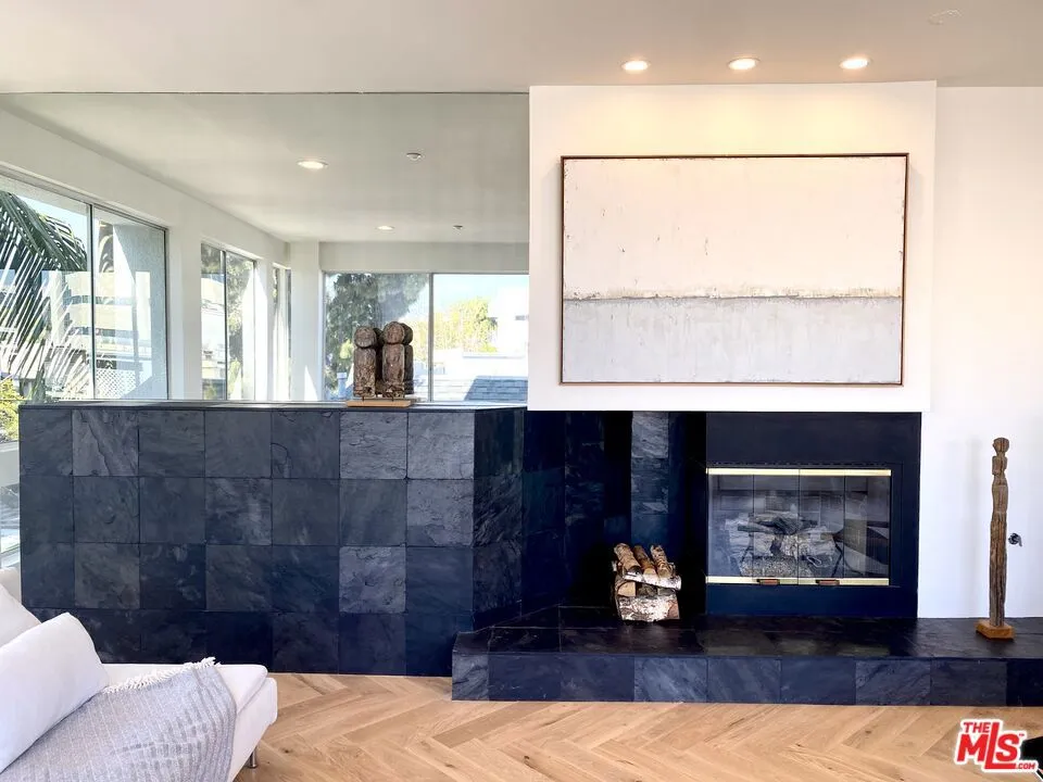 2237 S Bentley Avenue 302, Los Angeles, California 90064 home-pic-3